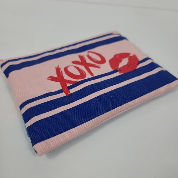 Xoxo Pink Lip Makeup Bag - Picture 5 of 7